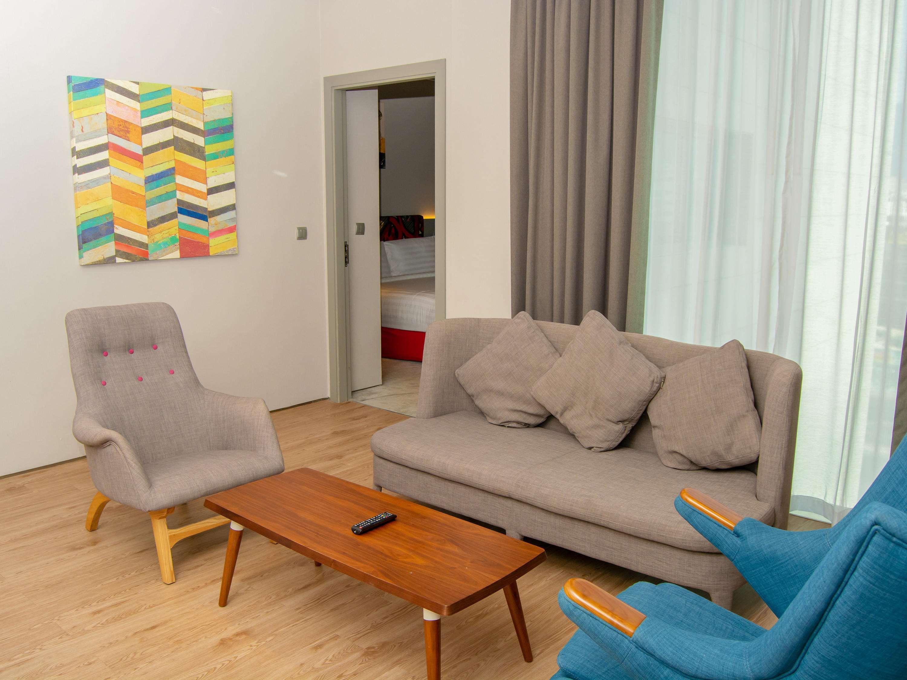 Ibis Styles Dubai Jumeira Екстериор снимка
