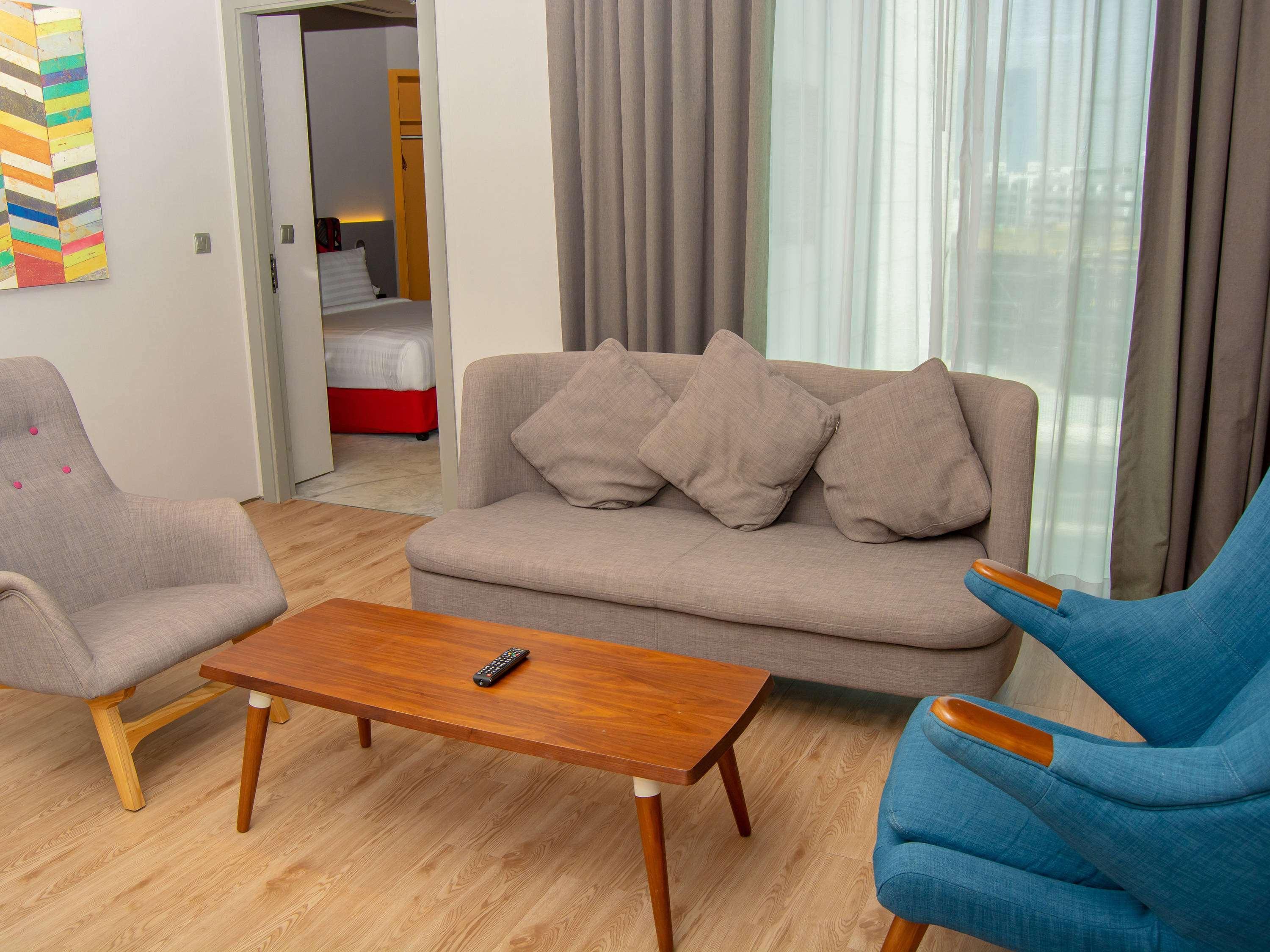Ibis Styles Dubai Jumeira Екстериор снимка
