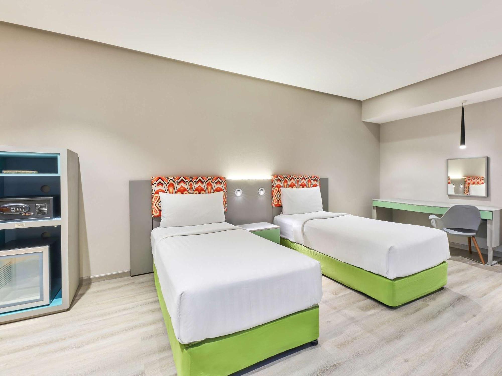 Ibis Styles Dubai Jumeira Екстериор снимка